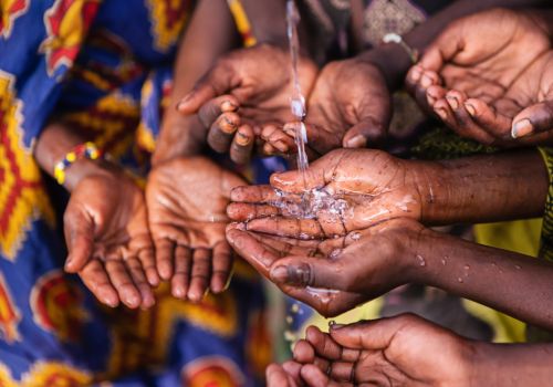 children from africa drinking water